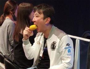 杨政孙世睿互怼网红吃瓜,网红吃瓜盛宴背后的真相揭秘